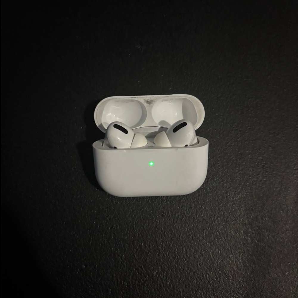 Apple AirPods Pro 1st Gen